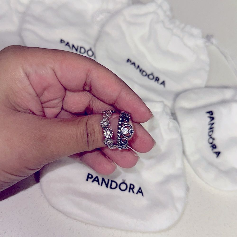 Pandora Ring Bundle with dust bags, and charm lock opener with cleaning brush - Picture 10 of 11